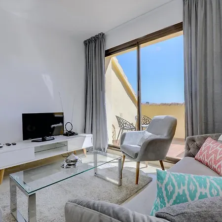 Duquesa Village - 2 Bed/2 Bath With Panoramic Sea Views *