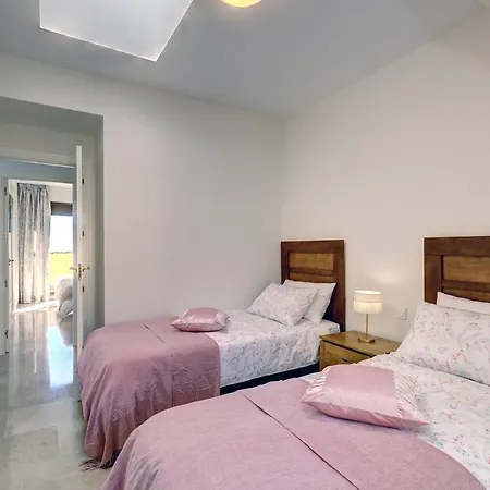 Duquesa Village - 2 Bed/2 Bath With Panoramic Sea Views