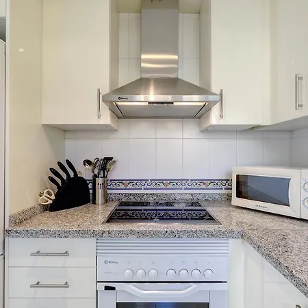 Duquesa Village - 2 Bed/2 Bath With Panoramic Sea Views *