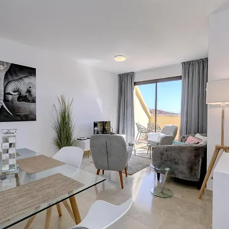 Duquesa Village - 2 Bed/2 Bath With Panoramic Sea Views *